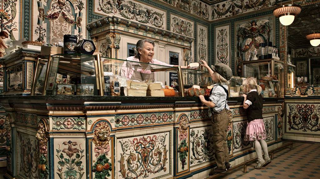 Молочный магазин в стиле Ренессанс. Деталь интерьера Молочный магазин в стиле Ренессанс